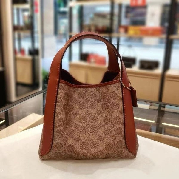 Coacch hobo hadley medium size handbag with og box