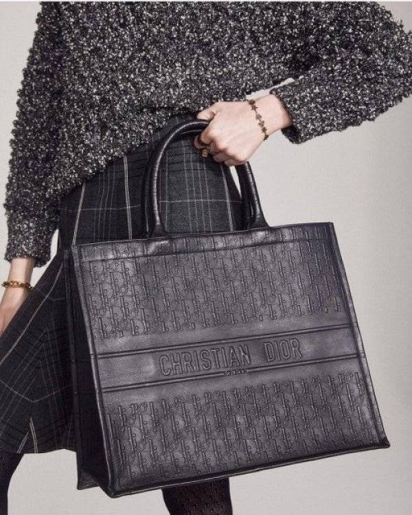 Dior tote bag premium quality with zipper(dust cover)