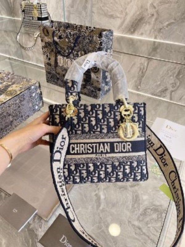 Chriistian DIIOR LADY BAG WITH BRAND BOX