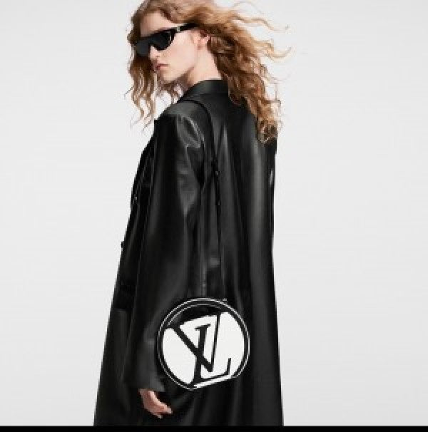 Louiis Vuiitton Casual Style Plain Elegant Style Logo Shoulder Bags