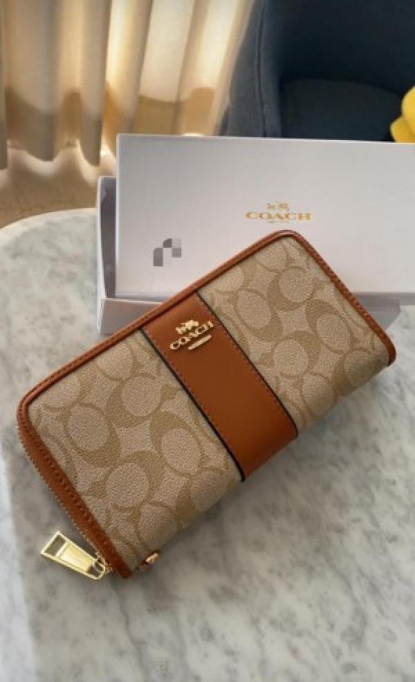 Coach 82 blk Wallet With Original Box