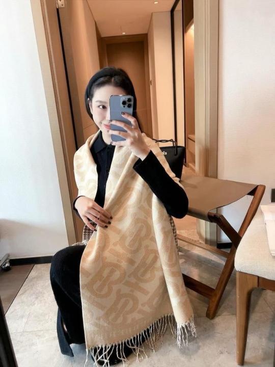 Burberry Premium Unisex Woollen Stole withbox