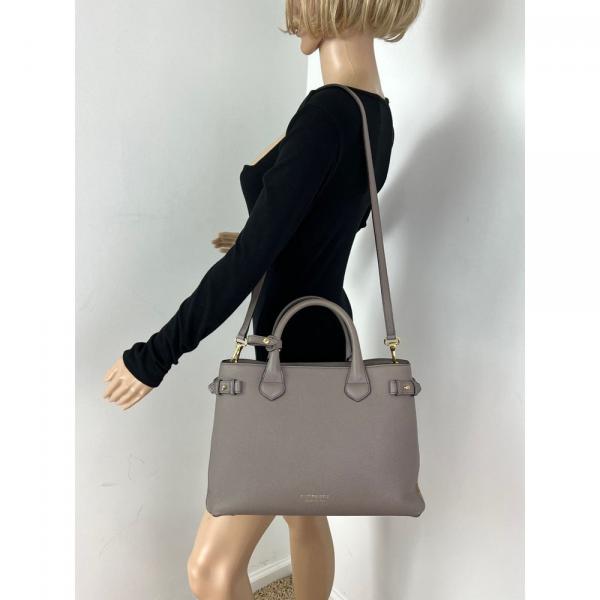 Burberry banner purse