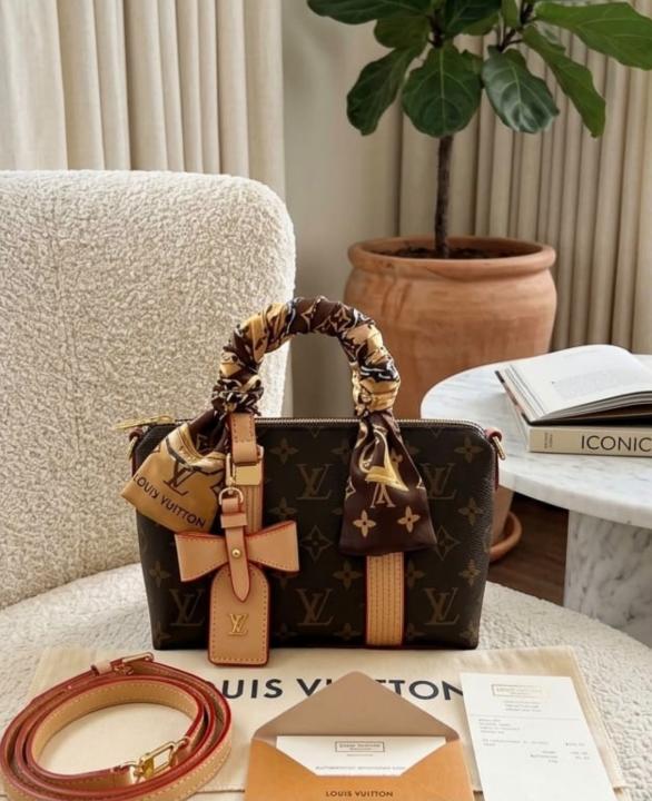LOUIIS VUITTON SPEEDY BAG WITH PREMIUM QUALITY SCARF BOX