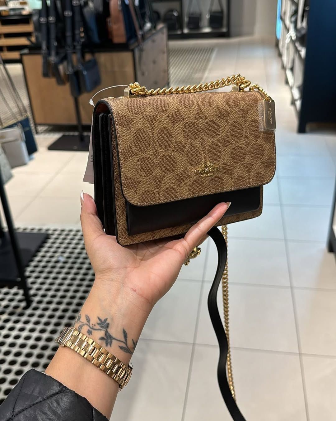 Coacch Klare flower Crossbody In Signature Bag With OG Box & Dust Bag
