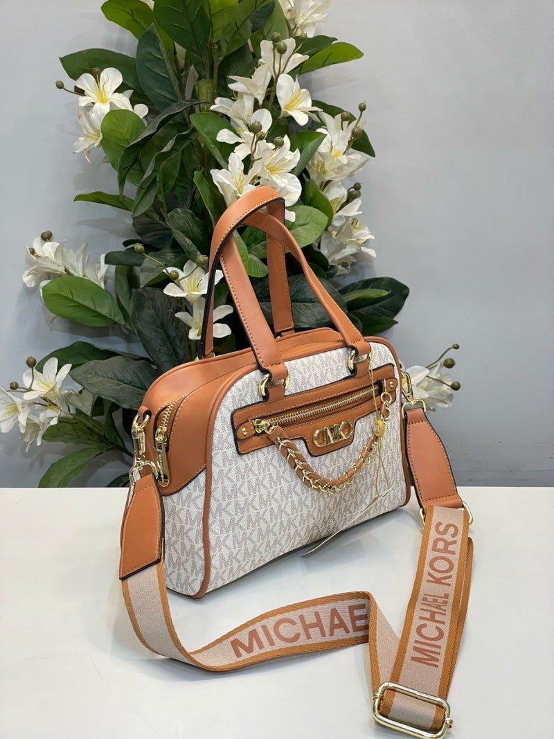 Micahel kors willias burg boston bag with dust bag white brown