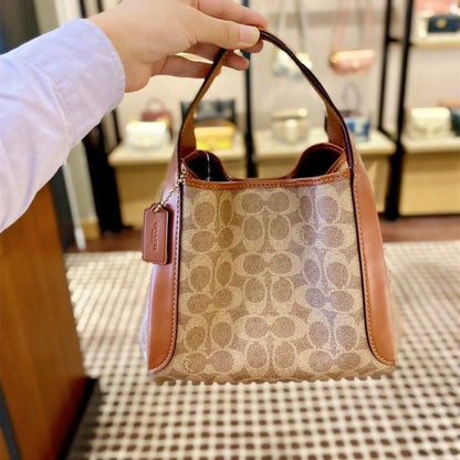 Coacch hobo hadley medium size handbag with og box