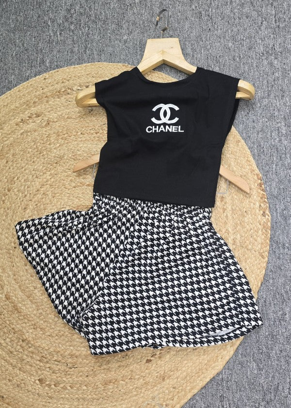 CHANEL T SHIRTS SHORTS