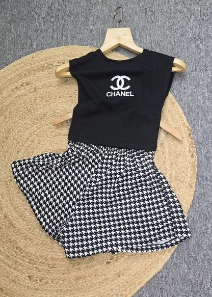 CHANEL T SHIRTS SHORTS