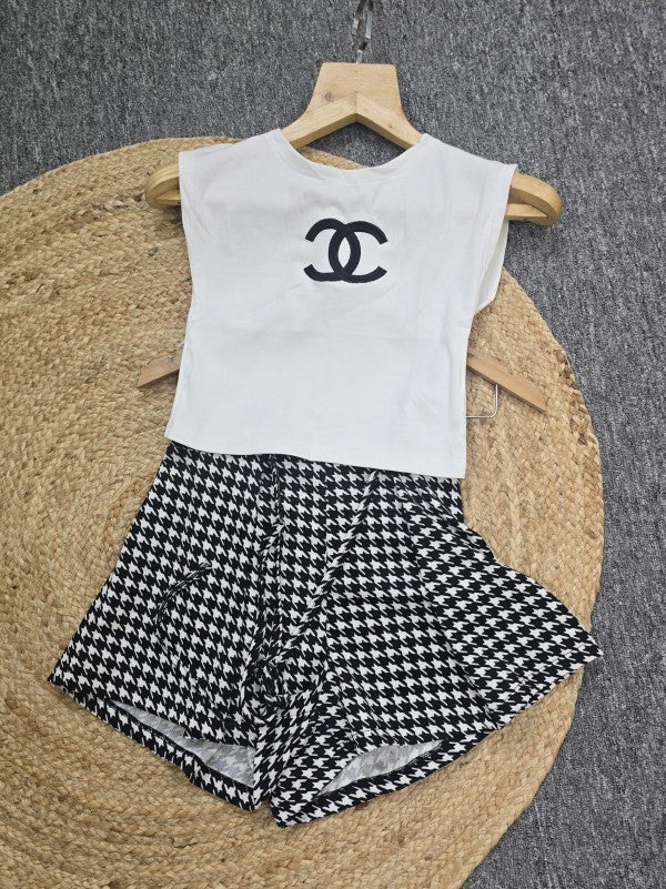 CHANEL T SHIRTS SHORTS