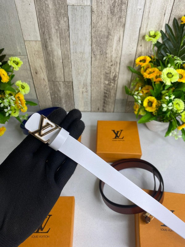 LOUIS VUITTON LADIES BELT WID OG BOX CARD