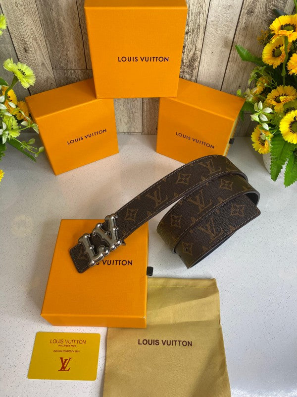 LOUIS VUITTON PREMIUM BELT WID OG BOX DUST BAG CARD ALL ACCESSORIES