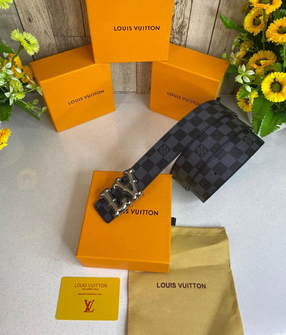 LOUIS VUITTON PREMIUM BELT WID OG BOX DUST BAG CARD ALL ACCESSORIES