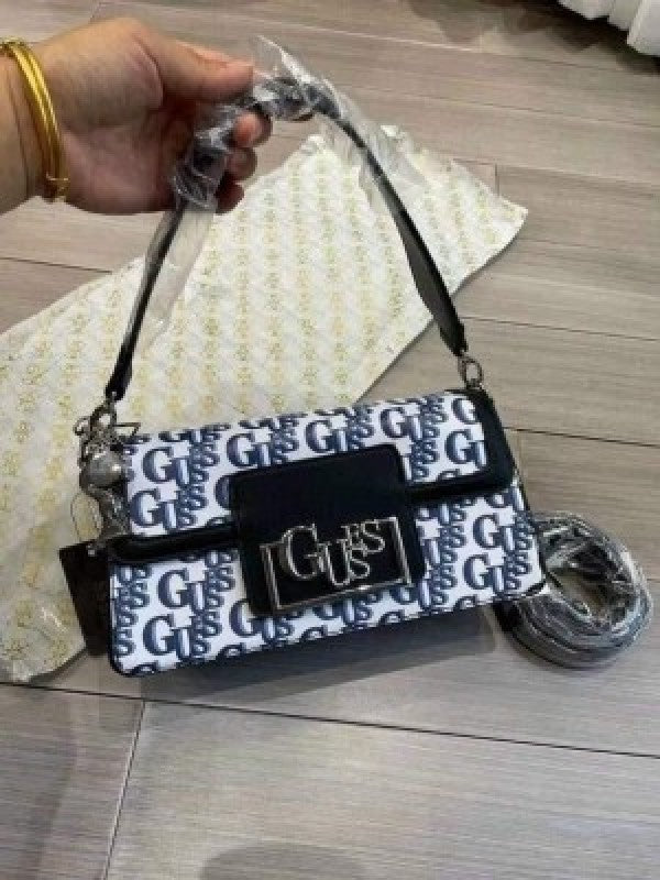 GUESS Womens Ginevra Shoulder Bag with box