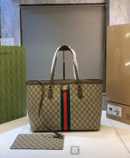 Gucci supreme tote bag with box