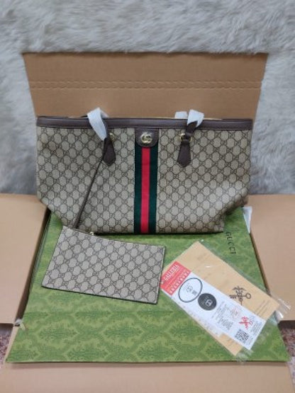 Gucci supreme tote bag with box