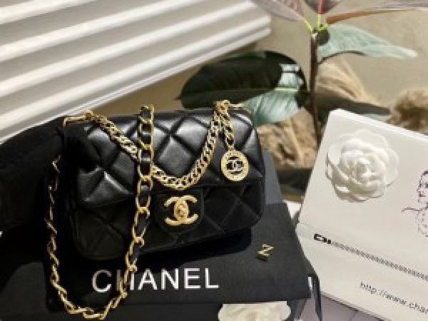 Chanel Pre-owned Boy Bag Black Medium Chevron Caviar Leather with box