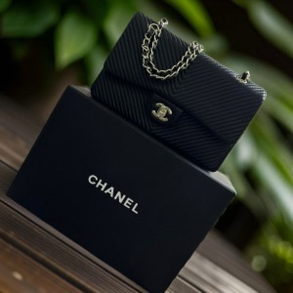 Chanel Pre-owned Boy Bag Black Medium Chevron Caviar Leather with box