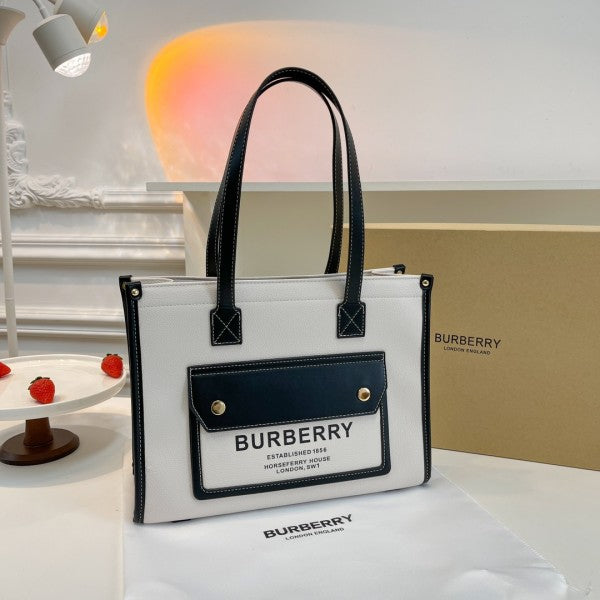 burberry canvas horseferry shoulder bag with dust bag without box