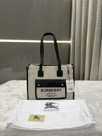 burberry canvas horseferry shoulder bag with dust bag without box