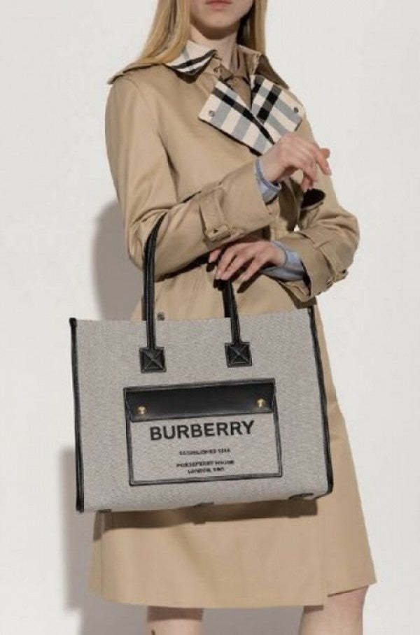 burberry canvas horseferry shoulder bag with dust bag without box