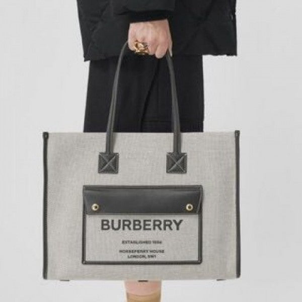 burberry canvas horseferry shoulder bag with dust bag without box