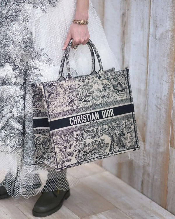 Diior tote tiger print premium quality with box