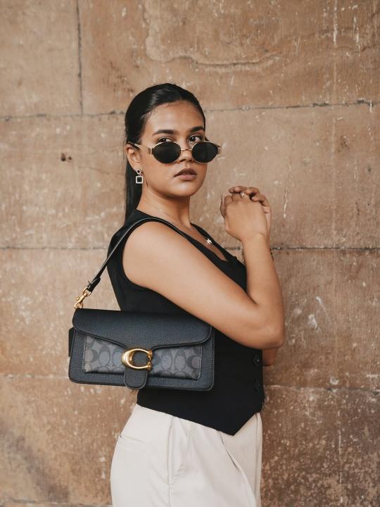 Tabby Shoulder Bag 26 With Signature Canvas