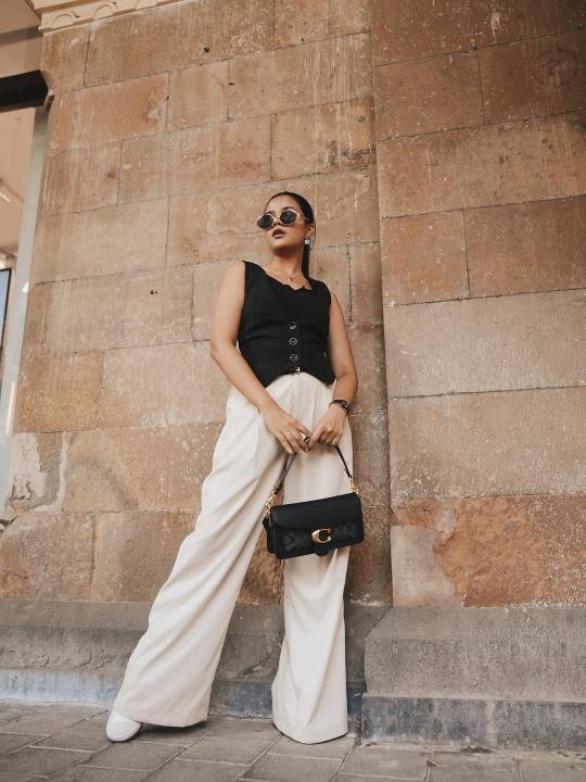 Tabby Shoulder Bag 26 With Signature Canvas