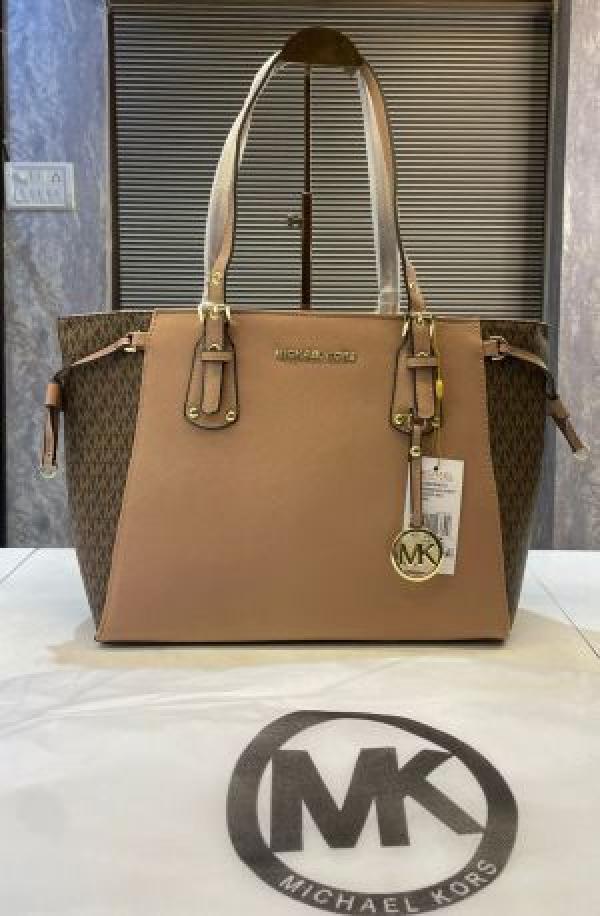 Michaeel korrs voyager jet set print tote bag with dust bag
