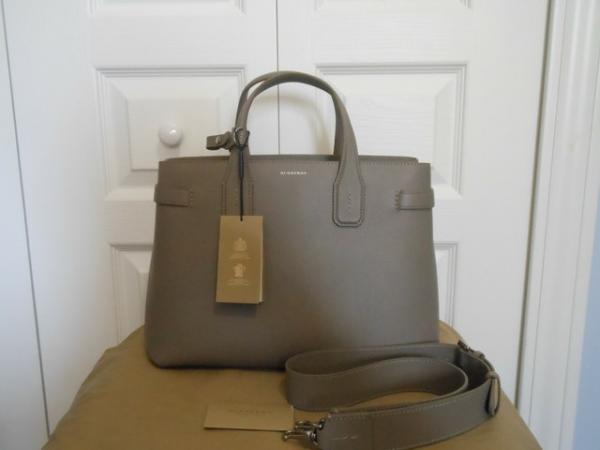 Burberry banner purse