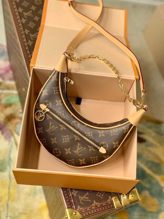 LOUIIS VUIITTON LOOP LEATHER MONOGRAM WITH OG BOX AND DUST BAG
