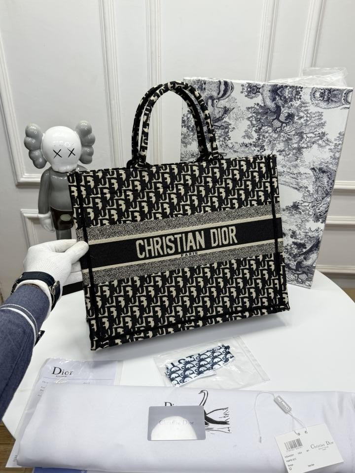 Chriistian Diior book tote bag premium quality with scarf&amp;og box