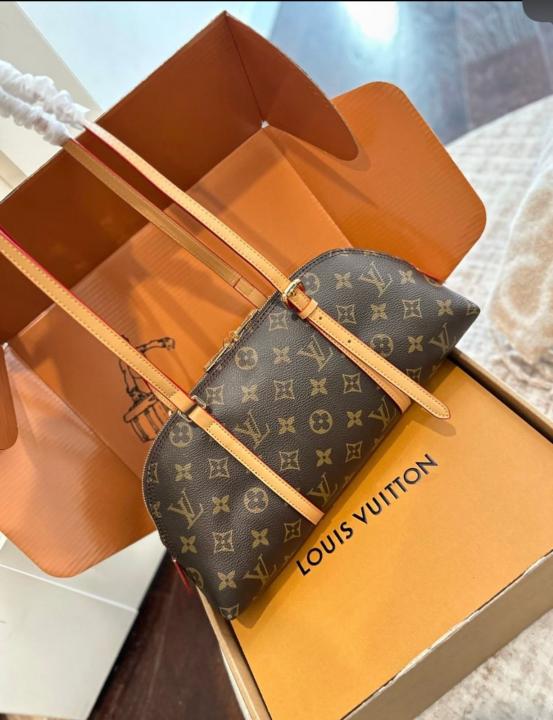 Louiis Vuitton shoulder bag with box