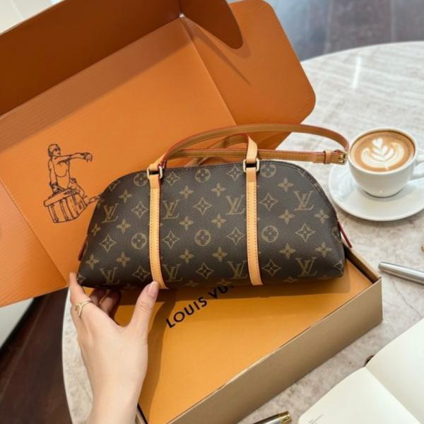 Louiis Vuitton shoulder bag with box
