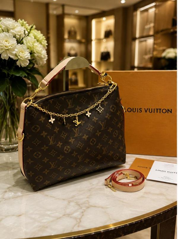 Louiis Vuitton handbag with box