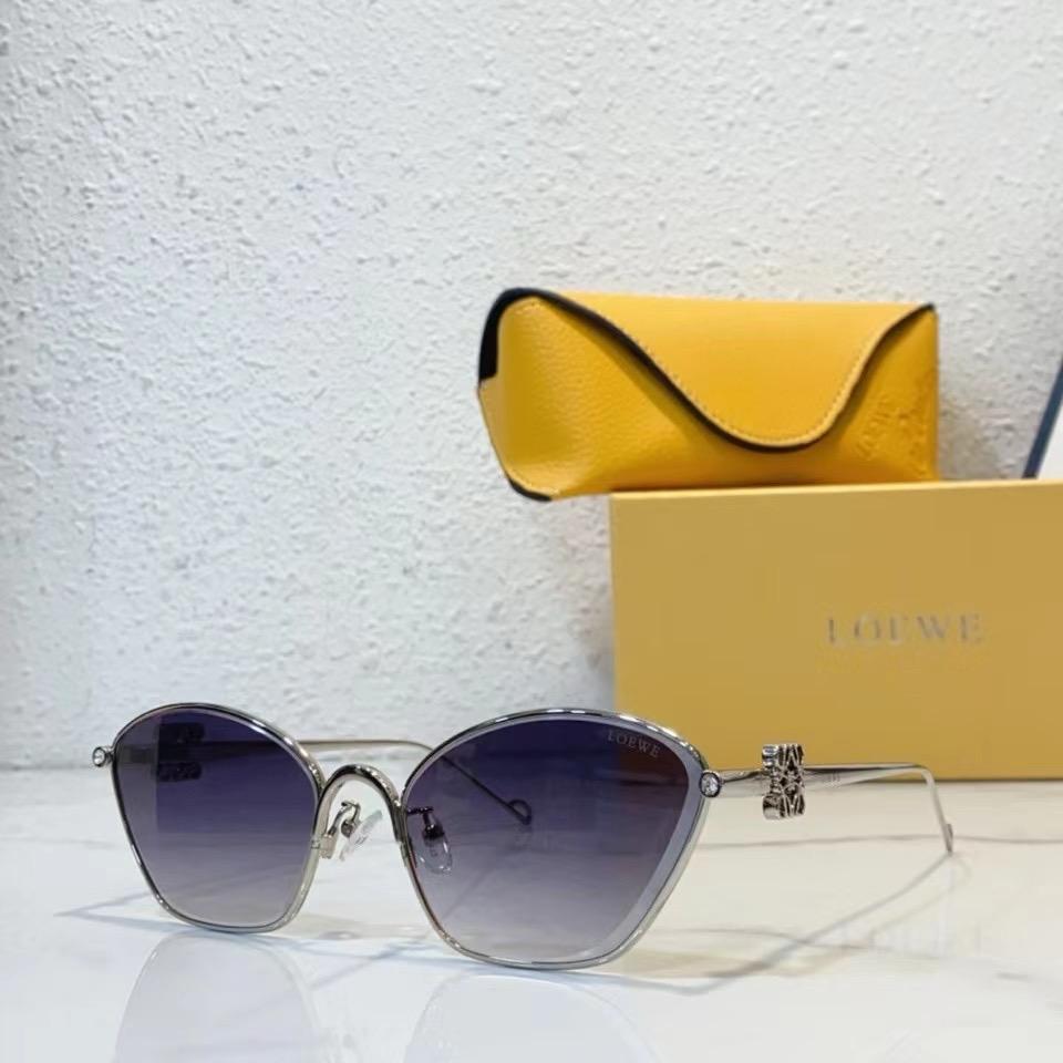 Loewe LW40105U Sunglasses