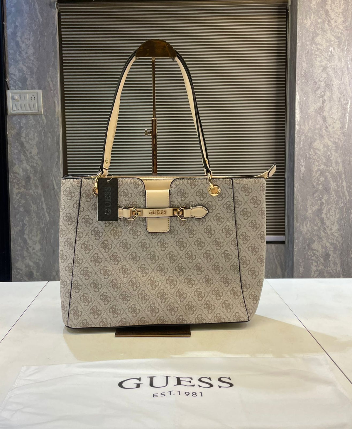 Gues typographic pearl tote bag