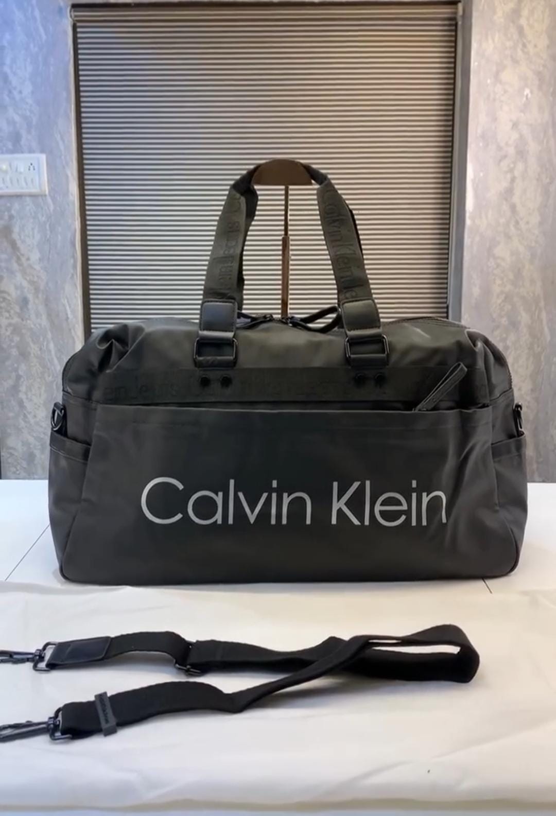CALVIN KLEIN DUFFLE BAG PREMIUM QUALITY