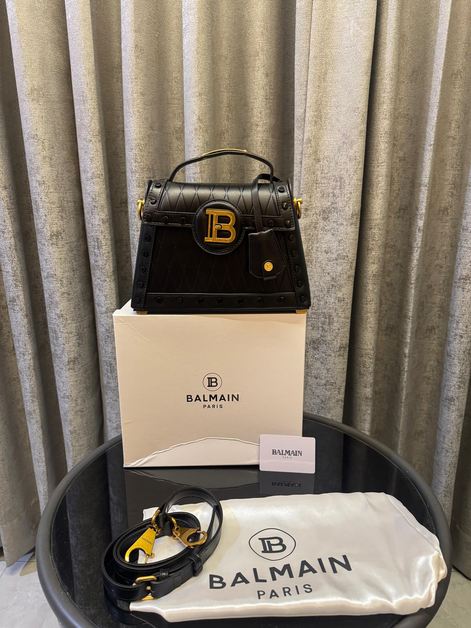ballmain buzz dynasty black leather stachelbag with ogbox accessories