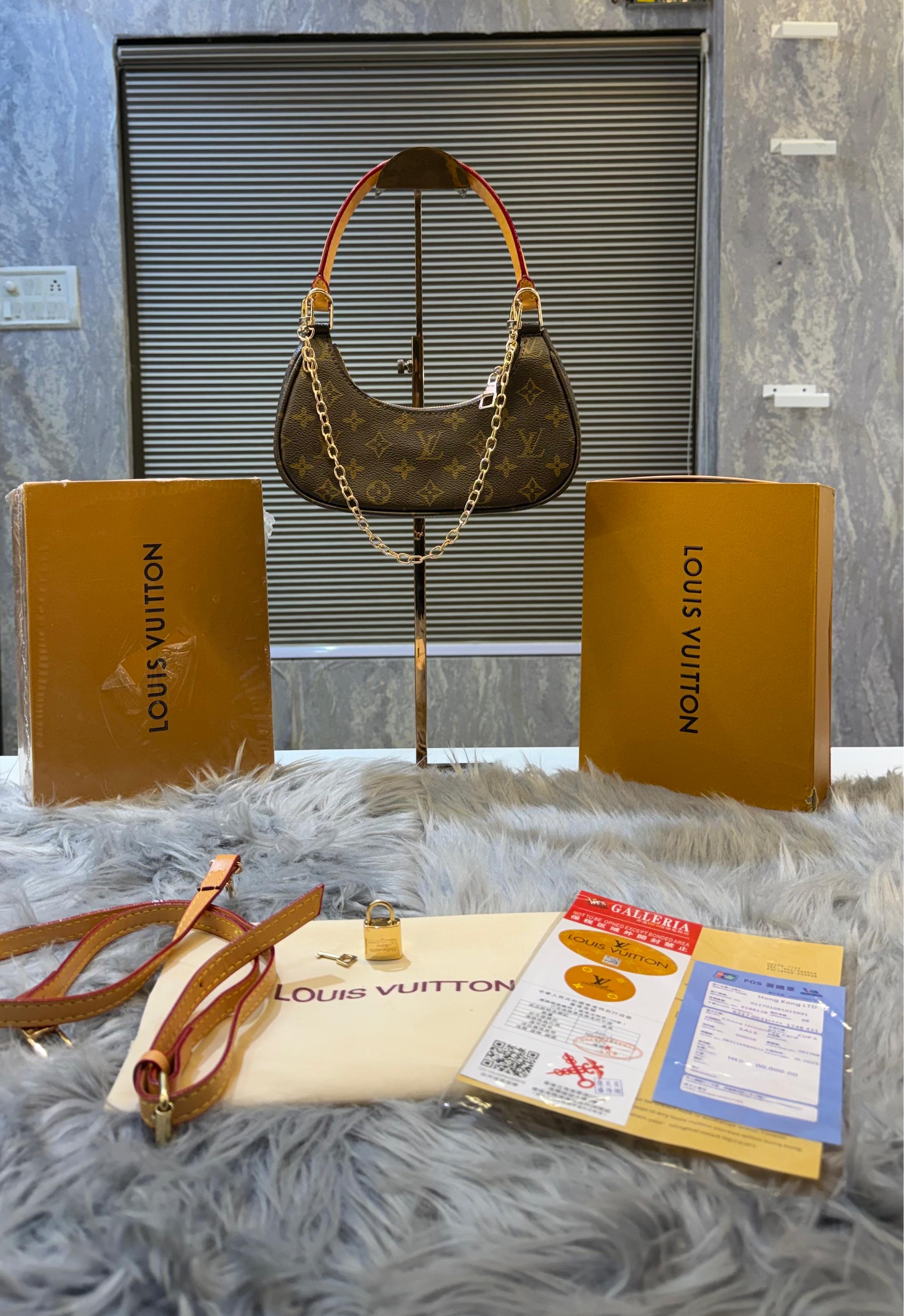 LOUIIS VUITTON SLOUCHY WITH MAGNET BOX