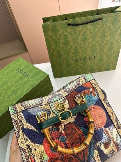 Guccii handbag premium quality with orignal box packing