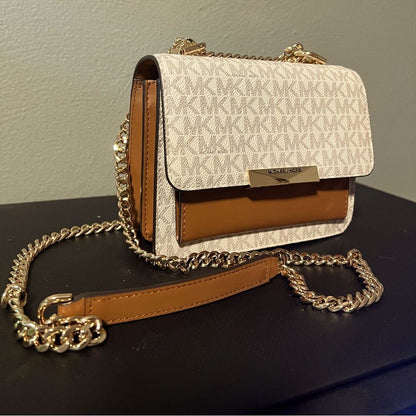 Miichael Kors small crossbody premium quality with box