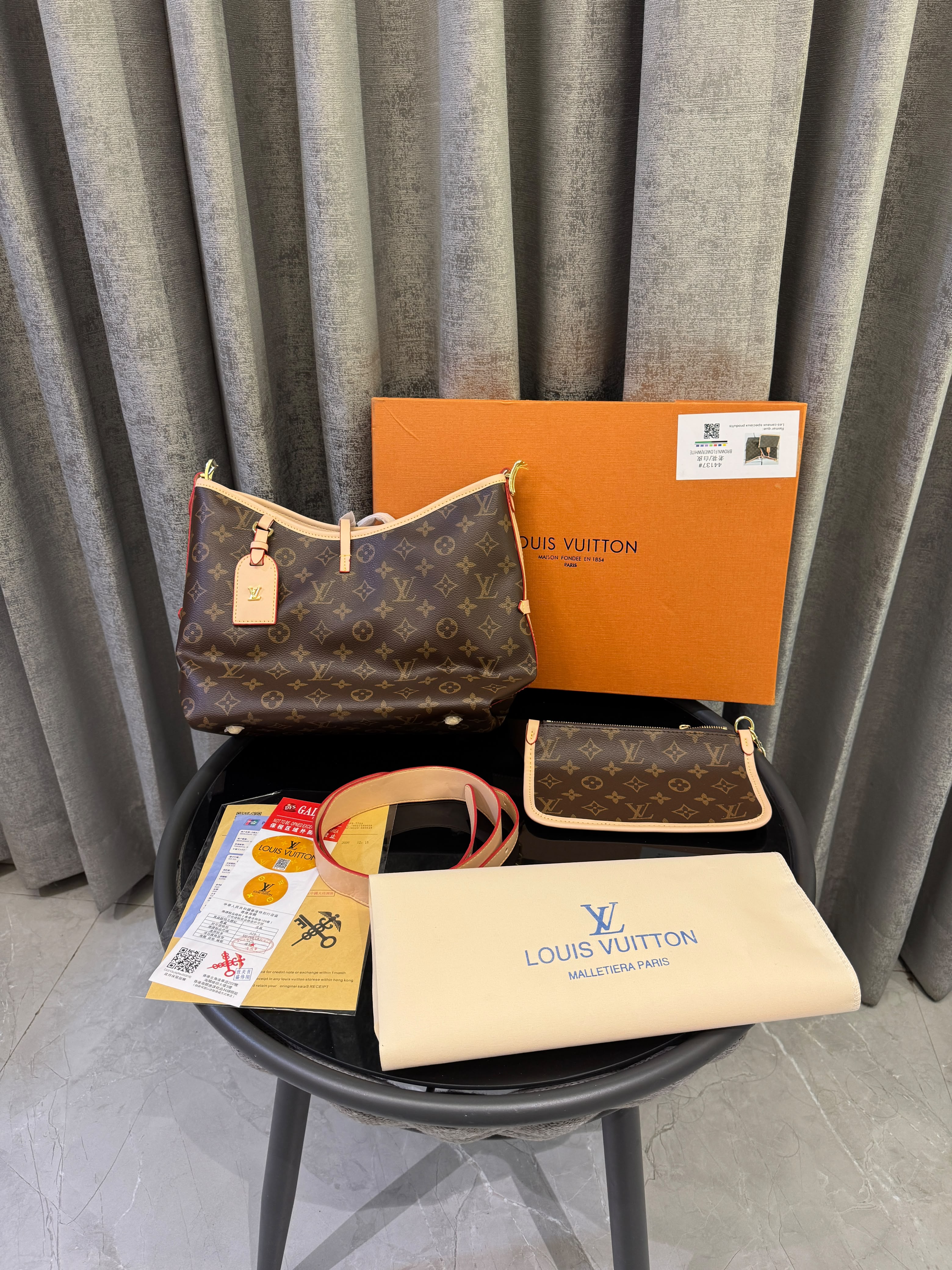 Louiis vuttion carryall handbag with box