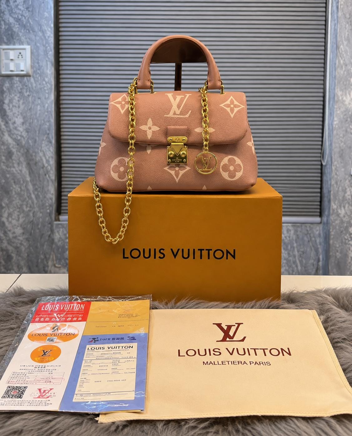 Louiis Vuitton leather Bag with Double Box premium quality