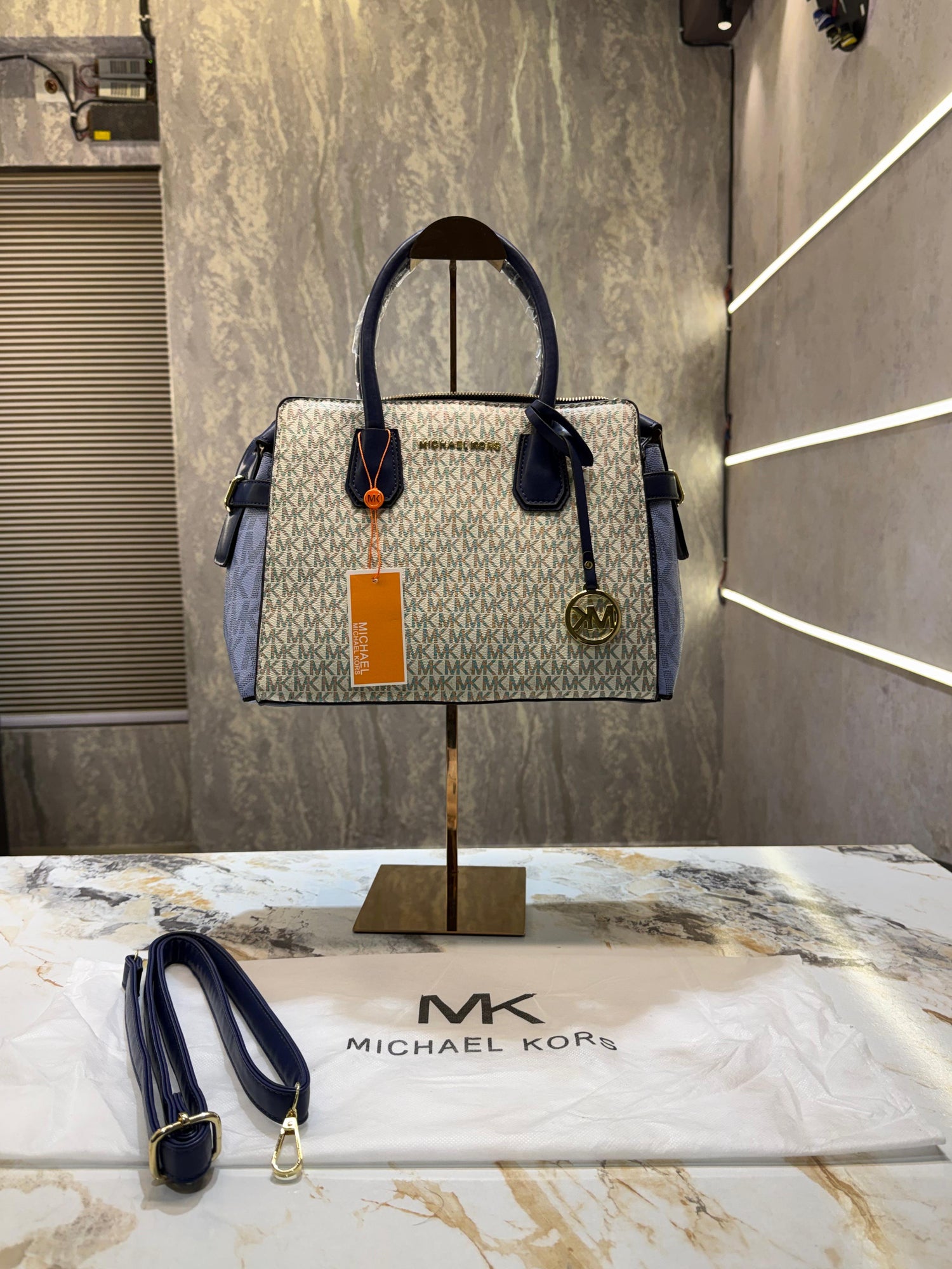 Michael Kors Maeve Large Tote Bag( Dust Bag Sling Belt)