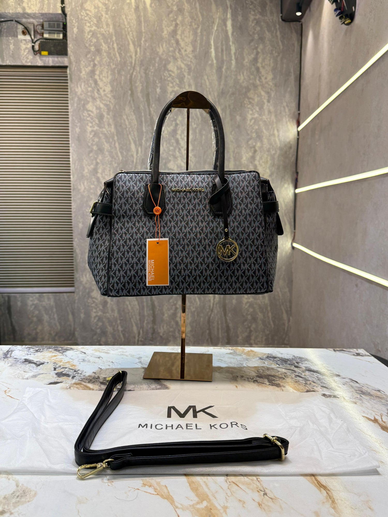 Michael Kors Maeve Large Tote Bag( Dust Bag Sling Belt)