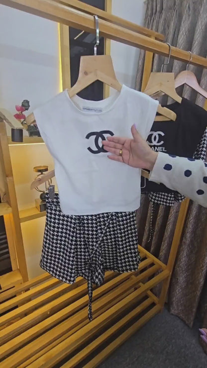 CHANEL T SHIRTS SHORTS